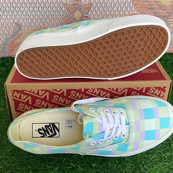 Vans WMNS Authentic Stacked
Pastel Picnic Mixed Plaid
VN0A5KXXPPS
Platfo… - Picture 4 of 16